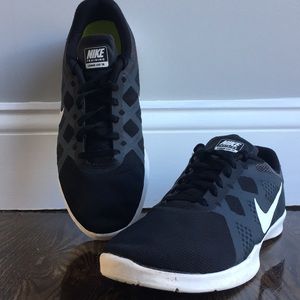 Black and white nike sneakers!!